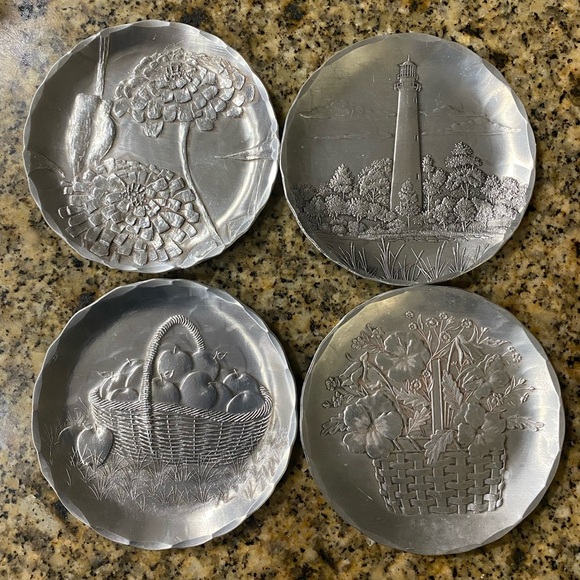 Wendell August Set of Four Silver Collectible Hammered Decorative Metal Plaques - Picture 1 of 6